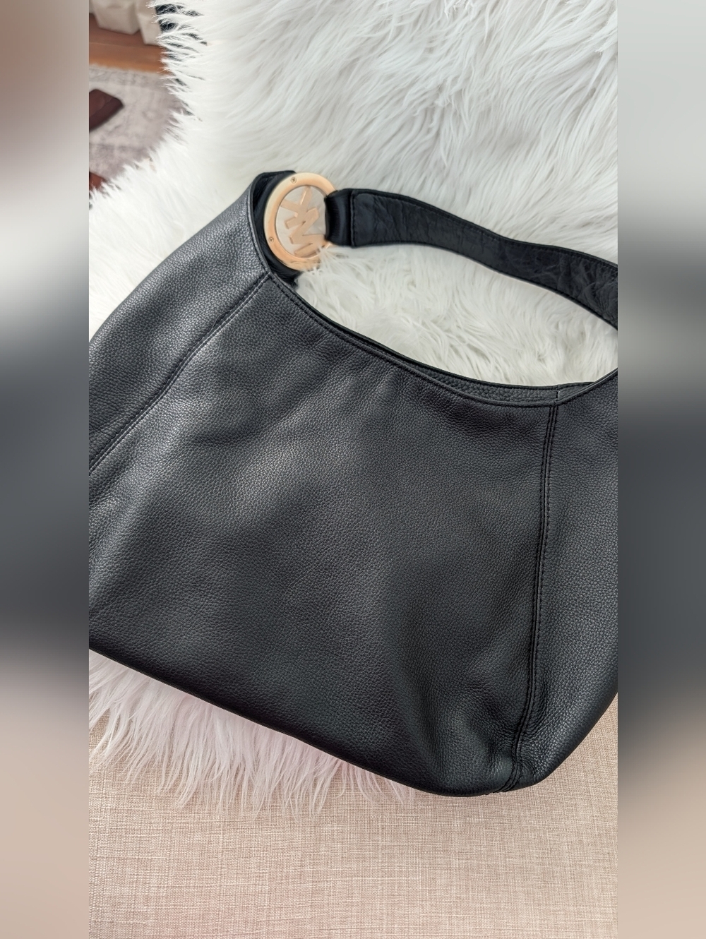 Michael Kors  Shoulder Hobo with Gold MK Charm .Came With MK Dust Bag . - Picture 12 of 14